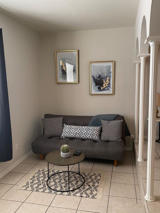 Building Photo - All bills paid Studio townhome in Normandy...