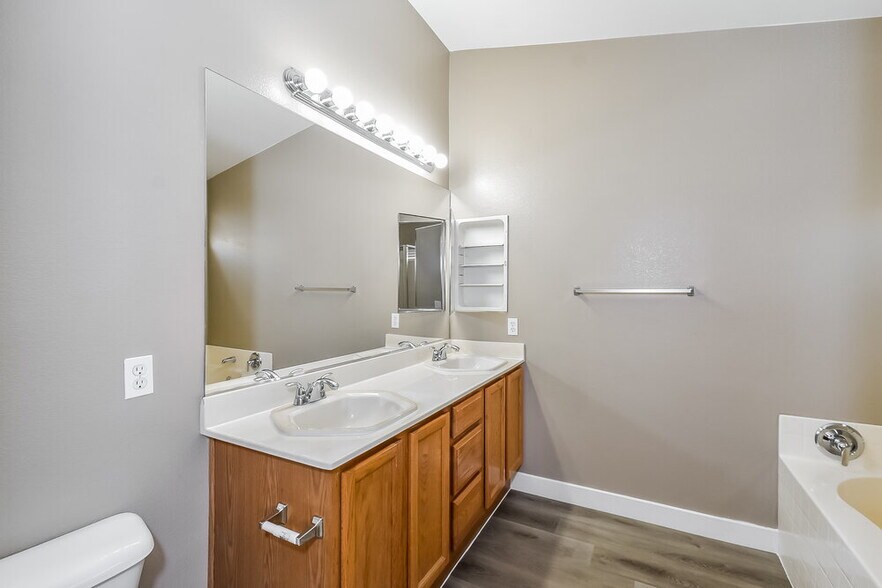 Building Photo - 3830 Canary Creek Ave