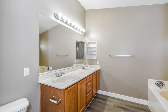 Building Photo - 3830 Canary Creek Ave