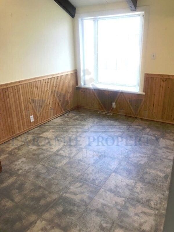 Building Photo - 911 E Steele St