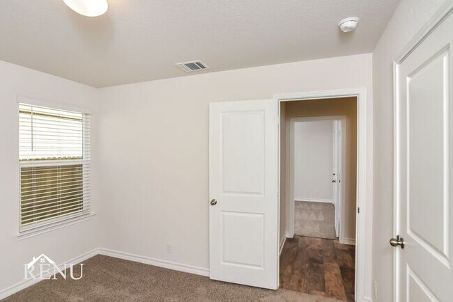 Building Photo - 6839 Encore Oaks