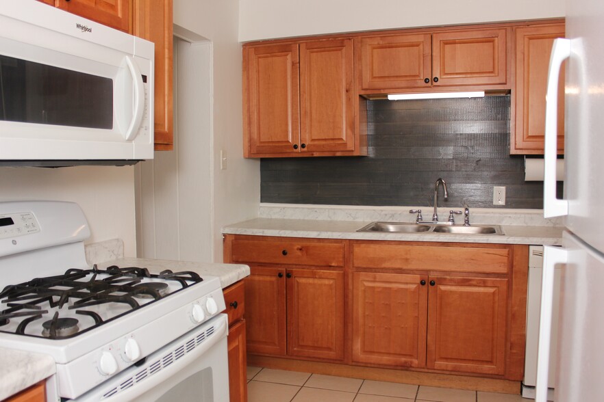 Kitchen - 17315 71st Ct