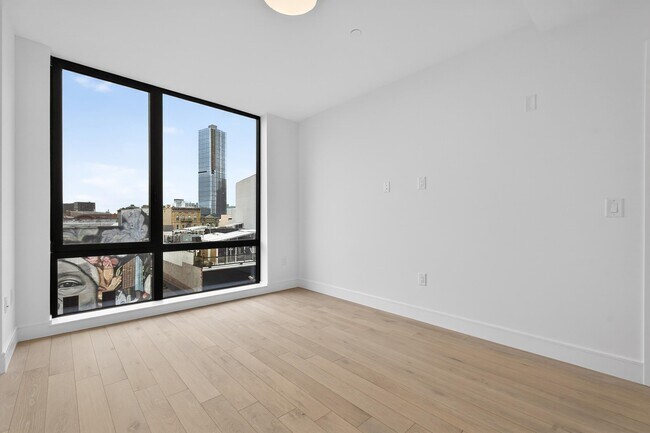 Building Photo - 139 Christopher Columbus Dr