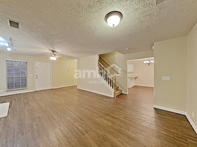 Building Photo - 3716 Creston Ct