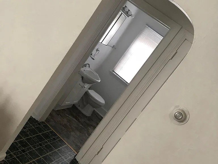 Building Photo - 429 Strong Ave