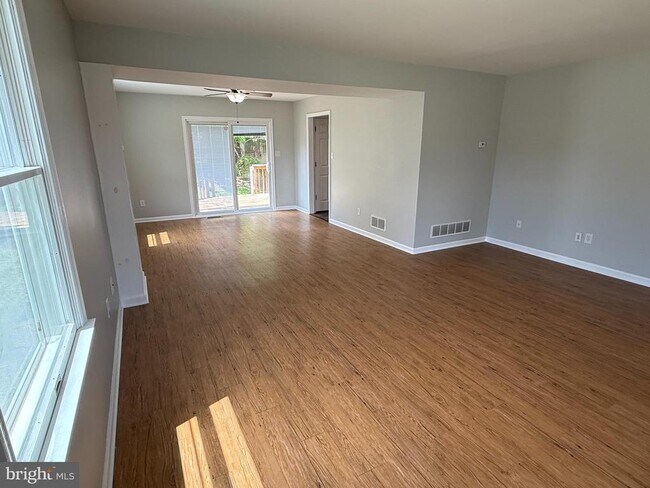 Building Photo - 154 3rd Ave