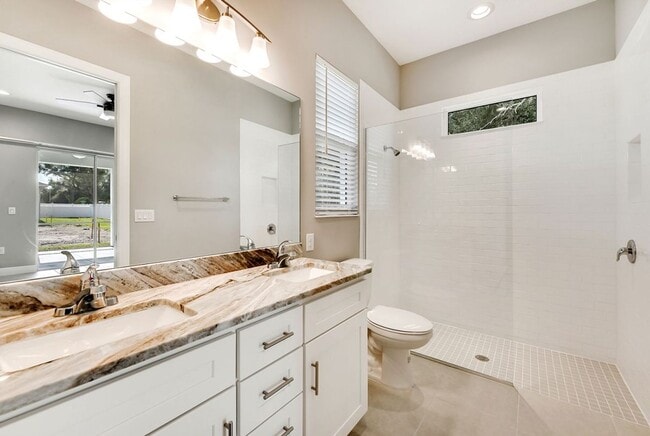 Building Photo - Newer home waiting for you!