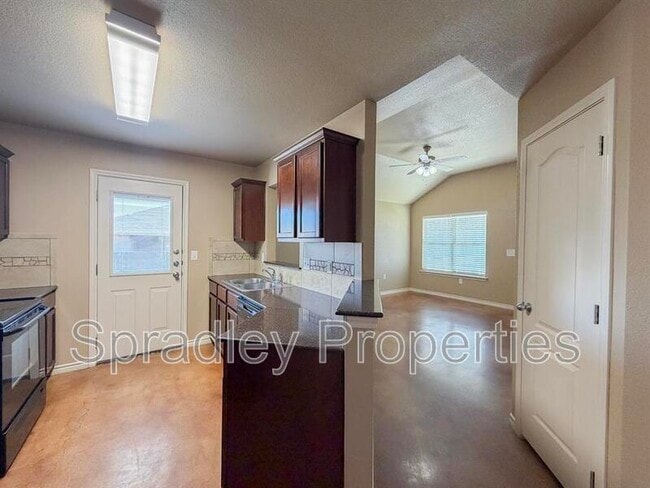 Building Photo - 757 E Ridge Blvd