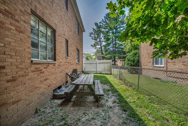 Building Photo - 1787 Tanglewood Dr