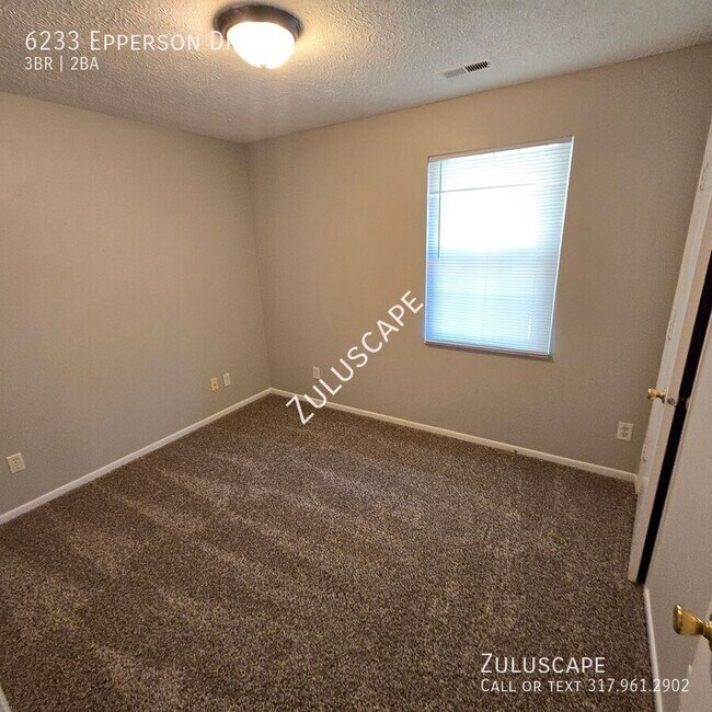 Building Photo - Updated home in Decatur Township