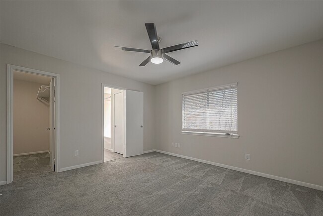 Building Photo - 2323 Pine Cone Dr