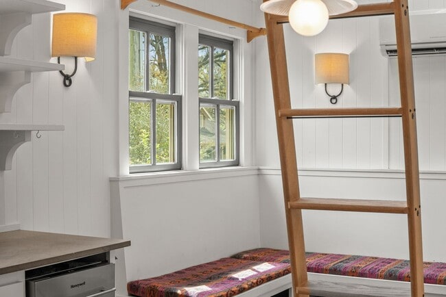 Building Photo - 5100 Lee Ave