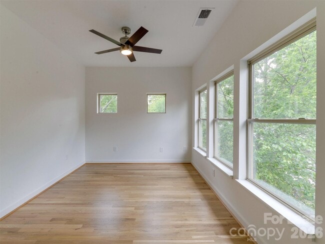 Building Photo - 1174 Park West Dr