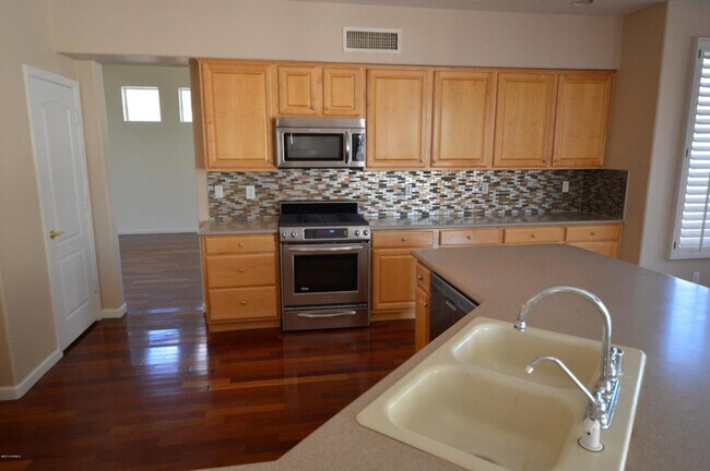 Building Photo - COMING SOON!! 5 bed 3 bath, 3000 + SFT with pool in Carino Estates, Chandler