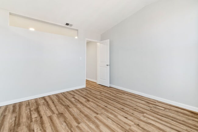 Building Photo - 2018 E Carson St