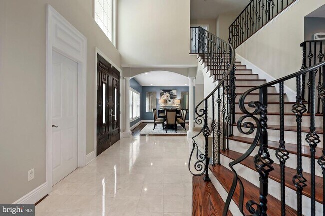 Building Photo - 6005 Selvyn Rd