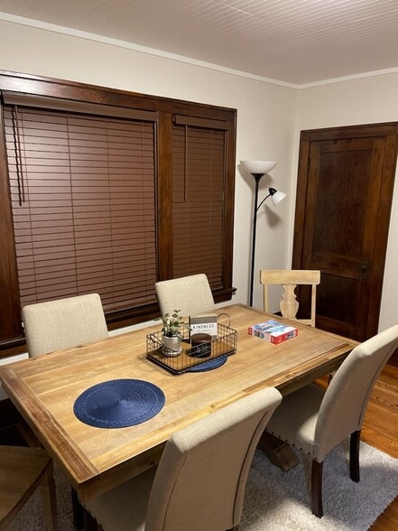 Building Photo - 712 Broad St