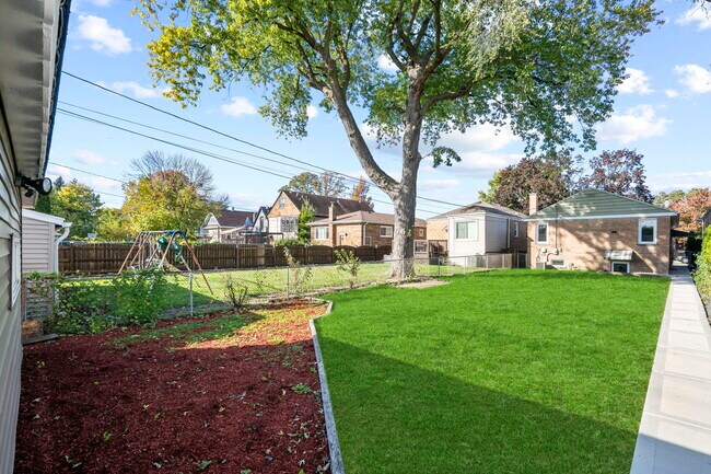 Building Photo - 6444 28th Pl