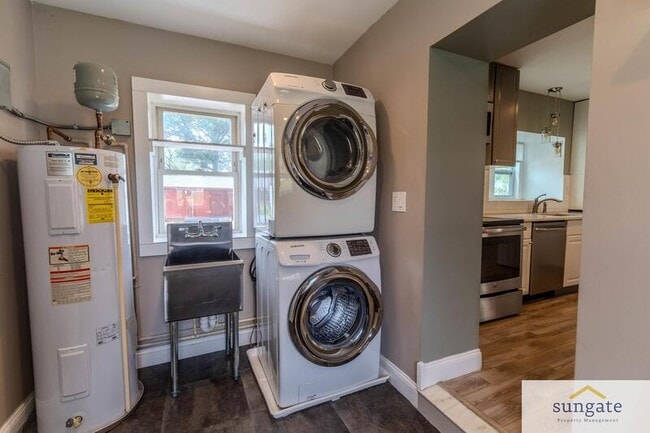 Building Photo - 624 Military Ave