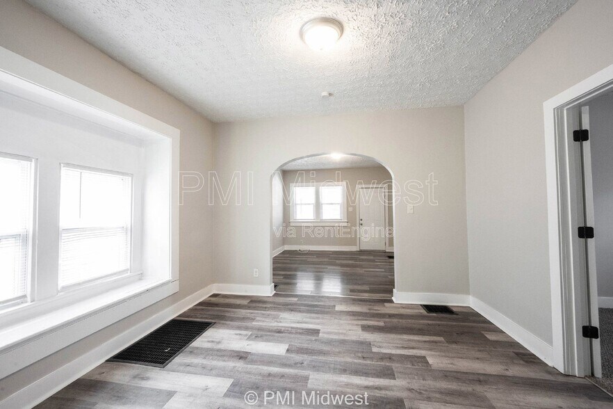 Building Photo - 729 N Bosart Ave