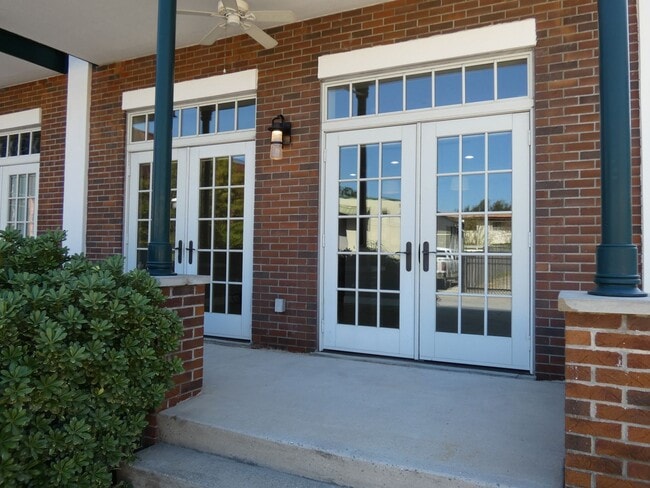 Building Photo - Downtown Pensacola Condo