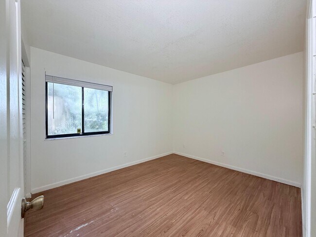 Building Photo - 3084 Collin Dr