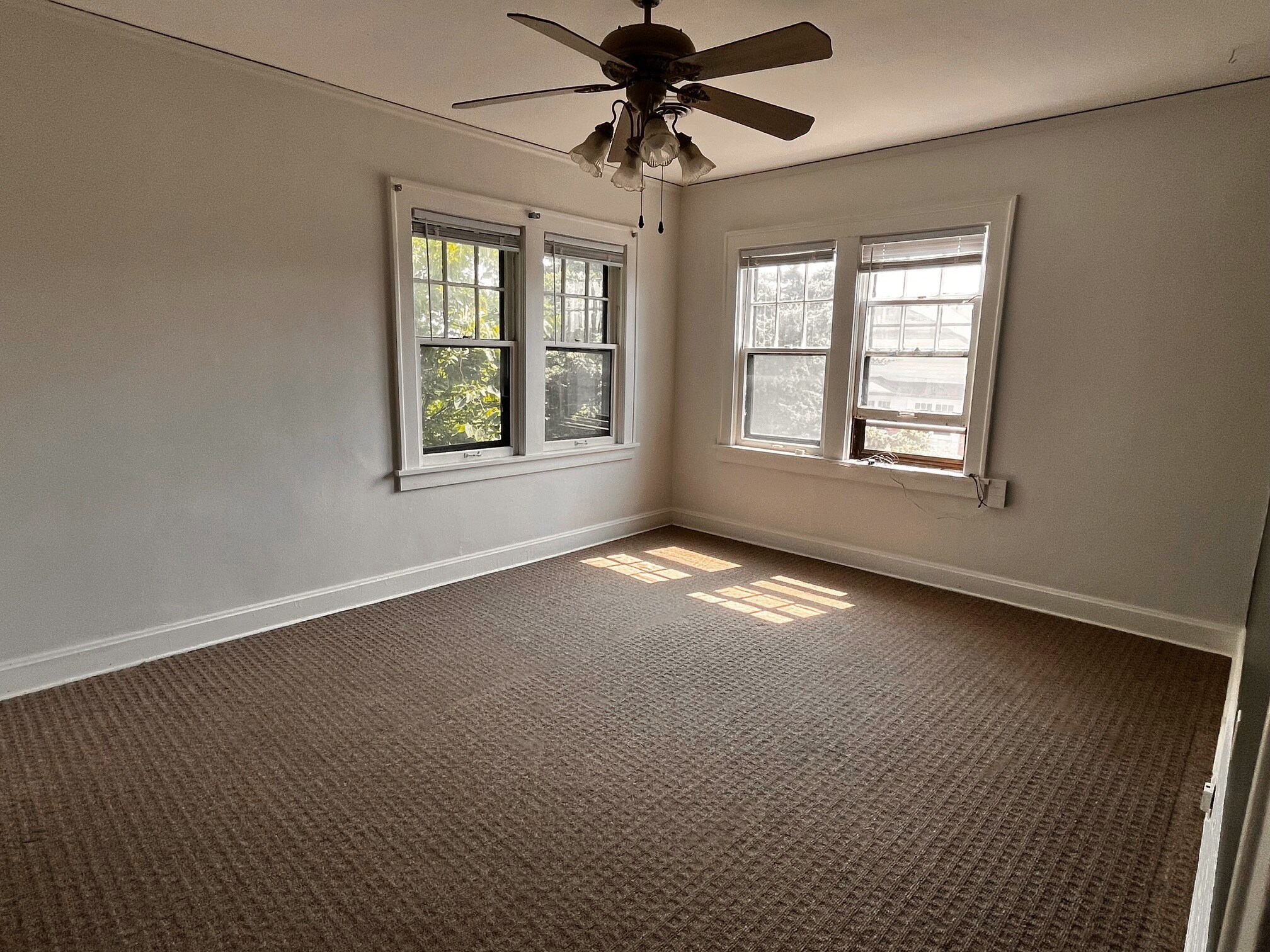 Building Photo - 5035 Walnut St