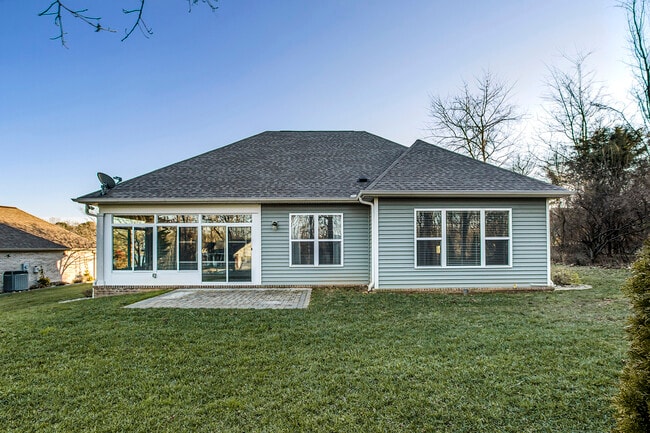 Building Photo - 122 Pocola Way