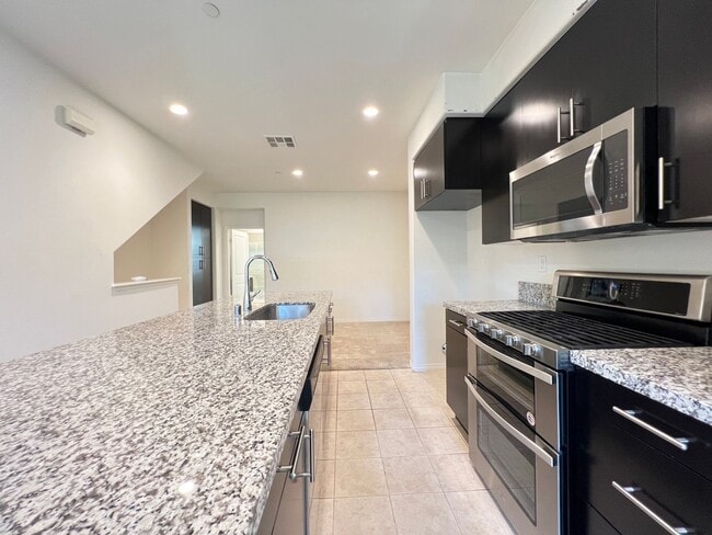 Building Photo - Wonderful 3 Bedroom 3 Bathroom Anaheim Condo in Gated Community