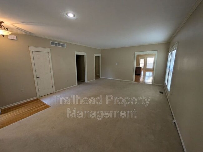 Building Photo - 609 E 29th Ave