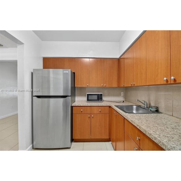 Building Photo - 2744 SW 23rd Ter