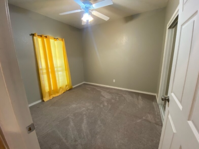 Building Photo - 400 Gaither St