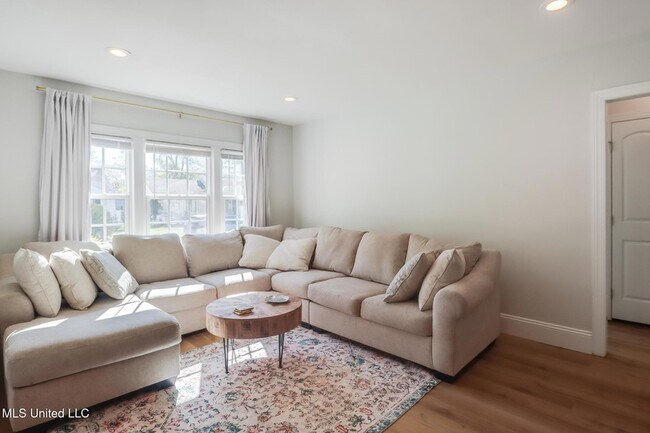 Building Photo - 187 Bilmarsan Dr