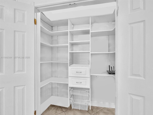 Building Photo - 413 Tamarind Dr