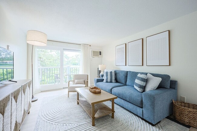 Building Photo - New for 2025! Newly Renovated Winter Renta...