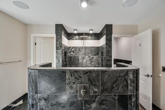 Building Photo - 3853 E Sabra Ln