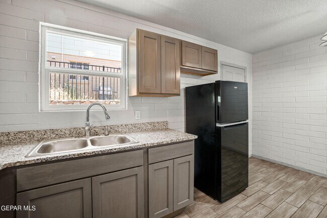 Building Photo - 3702 Keltner Ave