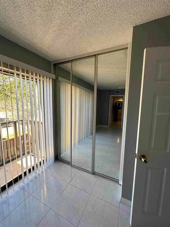 Building Photo - 5276 Middle Ct