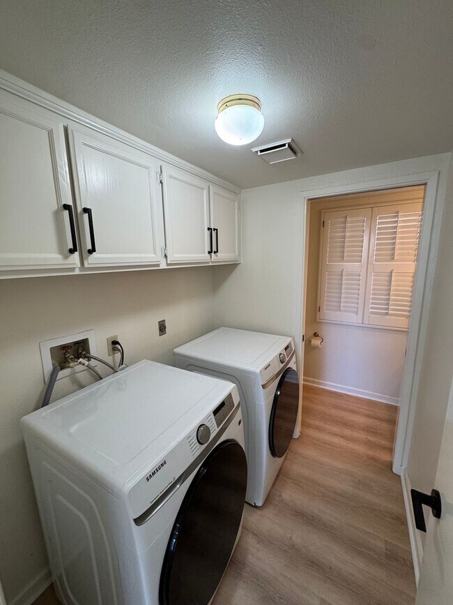 Building Photo - 4 Bed 3 Bath in Desirable Santa Maria Neighborhood