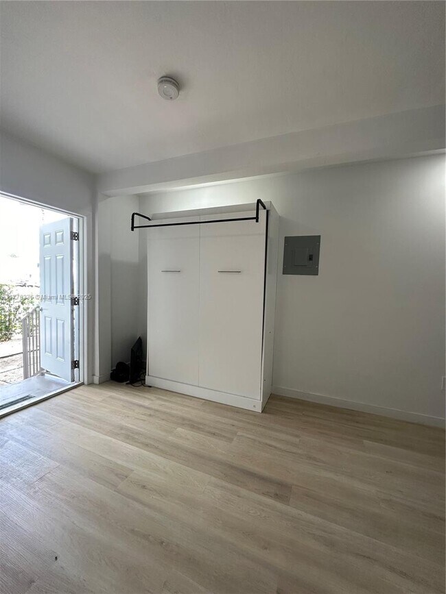 Building Photo - 415 75th St