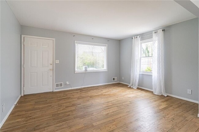 Building Photo - 1660 White Oak Way