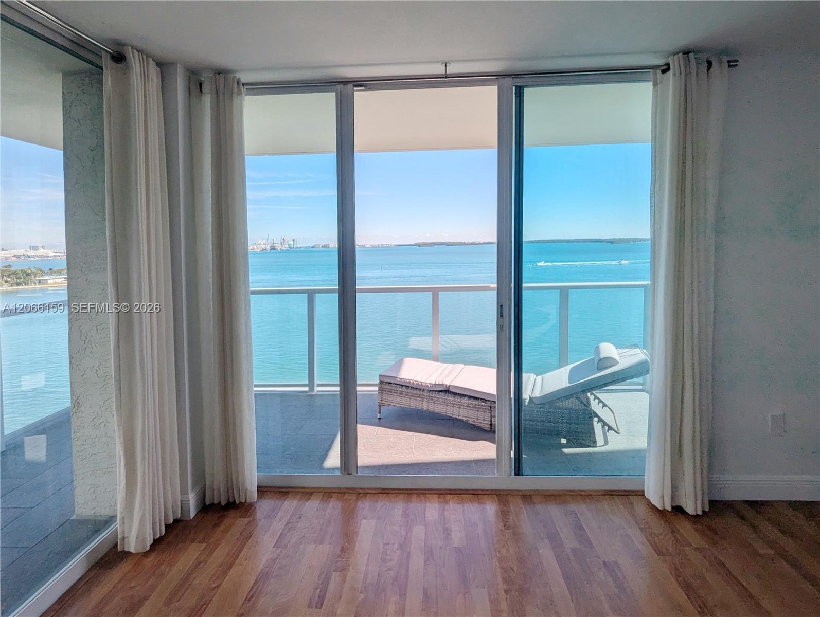Building Photo - 1155 Brickell Bay Dr