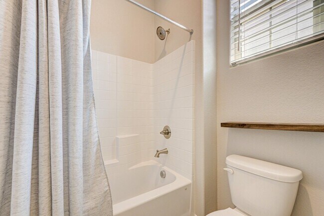 Building Photo - COMFY and NEW 3 Bedroom Home in Skye Canyon!