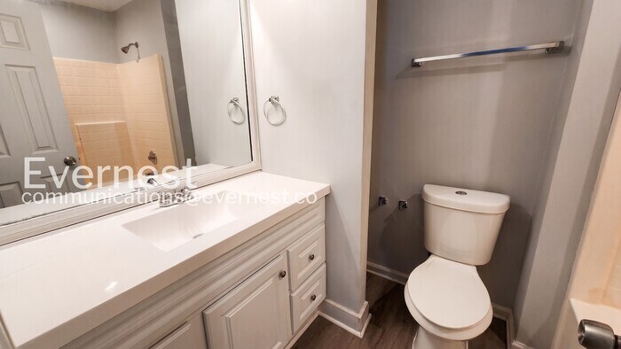 Building Photo - 345 Bomar Ln
