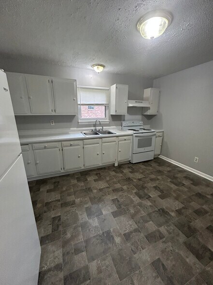 Building Photo - 31 Cinderella Dr