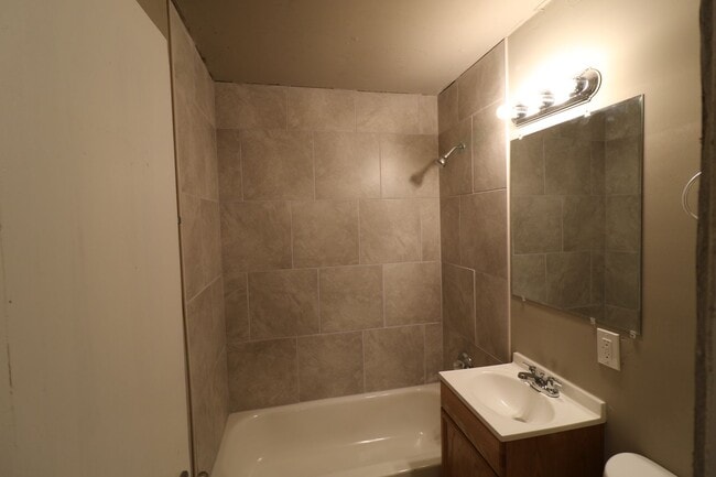 Building Photo - 3 Bedroom Close to Highway - Section 8 Welcomed