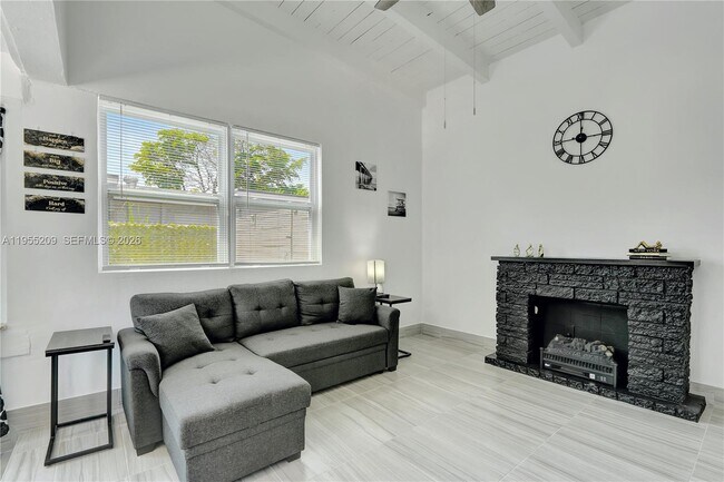 Building Photo - 1205 NW 3rd Ave