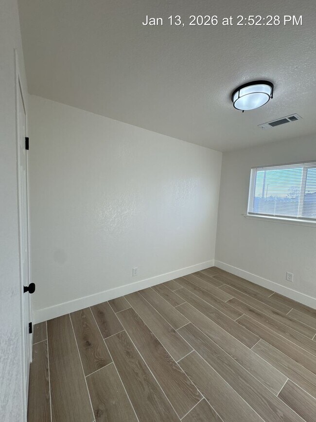 Building Photo - Charming Home Available Now!!