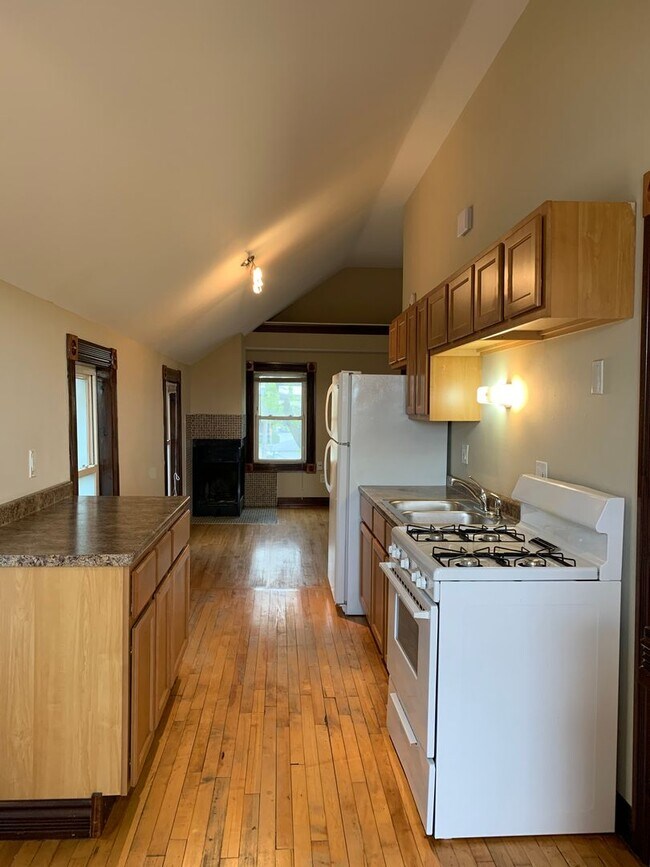 Building Photo - 2261 S Mound