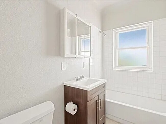 Building Photo - 3123 San Rafael Ct